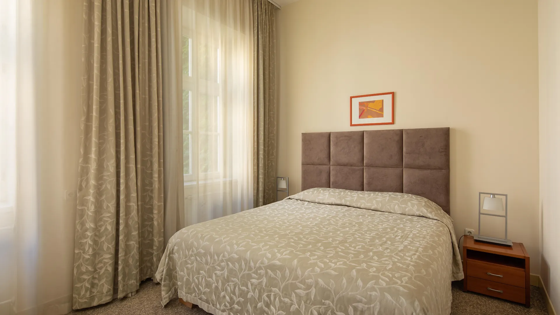 Mamaison Residence Izabella Budapest contacts