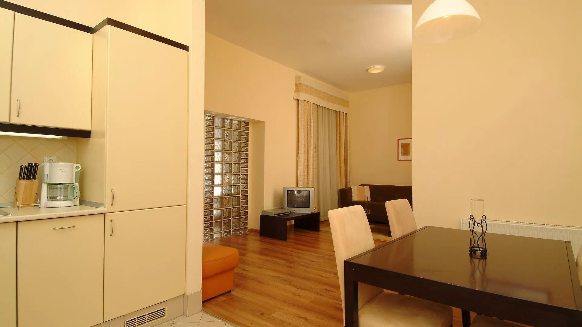Mamaison Residence Izabella Budapest 4*,  Hungary